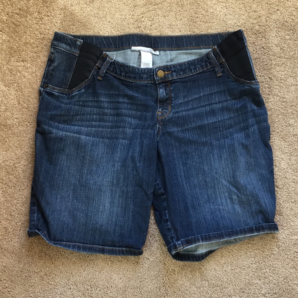 Bermuda maternity shorts